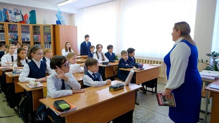 Укытучыларга ел саен һөнәри бәйрәмнәре уңаеннан түләүләр кертергә тәкъдим ителде