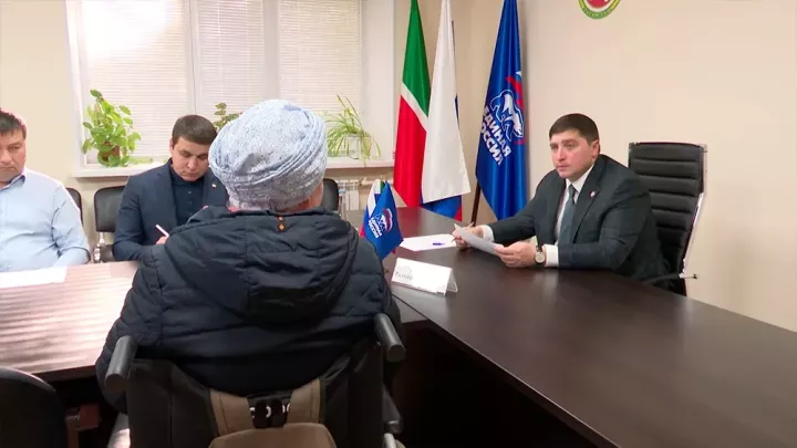 Түбән Кама мэры Радмир Беляев шәхси сораулар буенча гражданнарны кабул итте