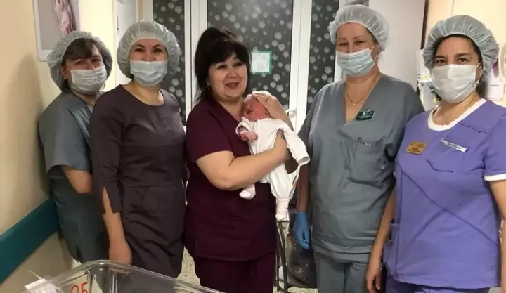 Түбән Камада 2026 елда беренче булып кыз бала туды