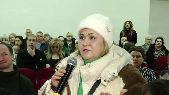 Түбәнкамалылар шәһәр җитәкчелеге белән очрашуда төзекләндерү һәм йортларга хезмәт күрсәтү мәсьәләләрен тикшерделәр