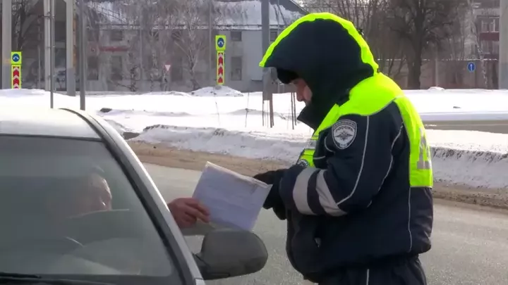 Түбән Камада «Каршы як полоса» профилактик акциясе үткәрелде: 52 шофер җаваплылыкка тартылды