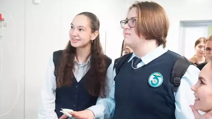 Түбән Каманың өлкән сыйныф укучылары өчен үзәк район хастаханәсе буйлап уникаль экскурсия уздырдылар