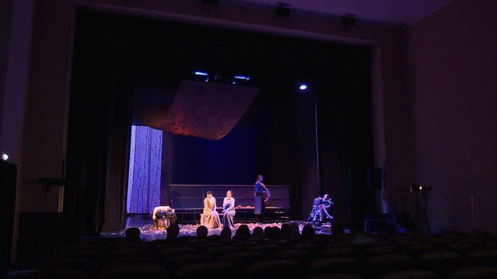 Түбән Кама татар драма театры «Көз» спектаклен тәкъдим итте